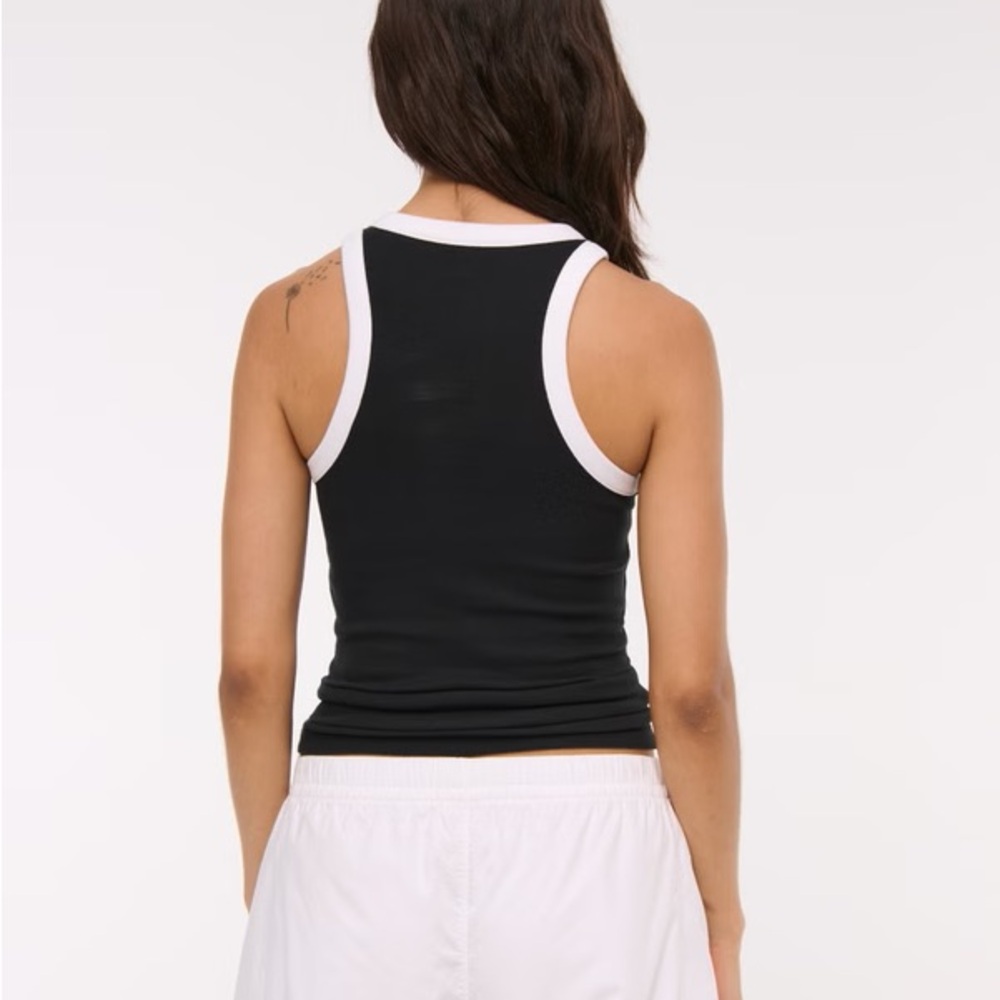 Black Essential Tuckable High-Neck Rib Tank - Picture 4 of 8